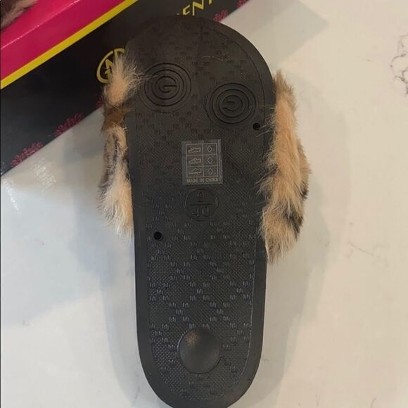 Faux Fur Leopard Slides - Picture 2 of 2